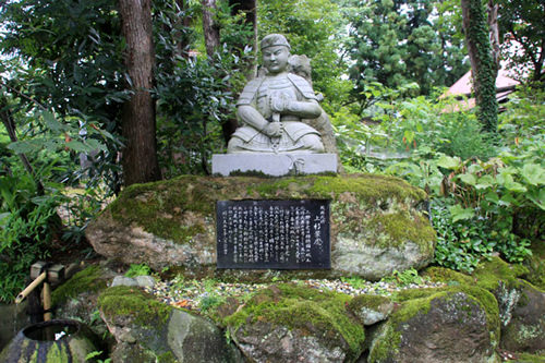上杉景虎の像